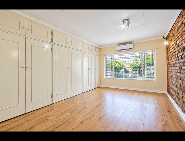 6 BEDROOM FREEHOLD FOR SALE IN ELOFFSDAL